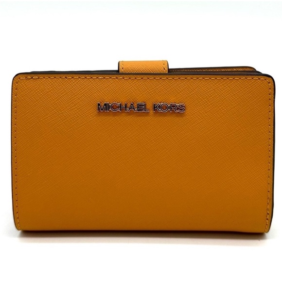 Michael Kors Handbags - Michael Kors Medium Bifold Zip Chain
Wallet Cider